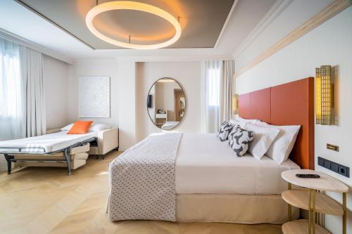 Habitación Triple del hotel Barceló Carmen Granada. Foto 2