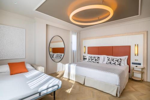 Habitación Triple del hotel Barceló Carmen Granada. Foto 5