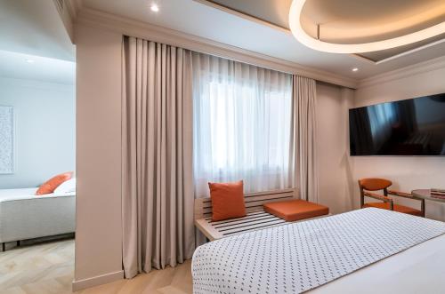 Habitación Triple del hotel Barceló Carmen Granada. Foto 8