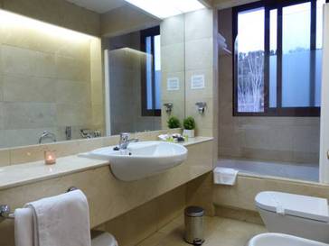 Habitación triple del hotel Crisol Guadalupe. Foto 1