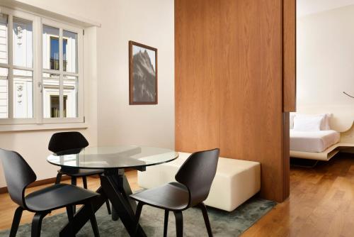 Suite Junior del hotel Palazzo Montemartini Rome, A Radisson Collection. Foto 2