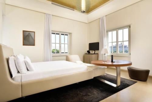 Suite Junior del hotel Palazzo Montemartini Rome, A Radisson Collection. Foto 3