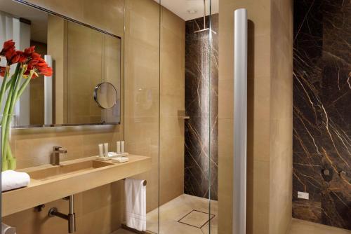 Habitación Collection del hotel Palazzo Montemartini Rome, A Radisson Collection. Foto 1
