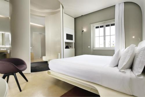 Suite Junior del hotel Palazzo Montemartini Rome, A Radisson Collection. Foto 7