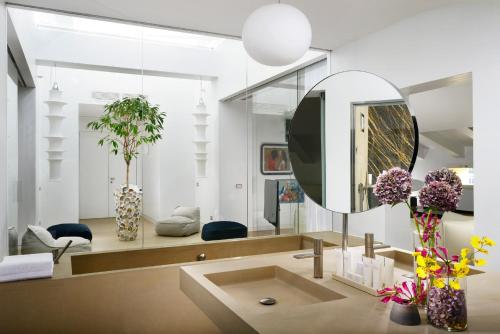 Suite Skylight del hotel Palazzo Montemartini Rome, A Radisson Collection. Foto 3
