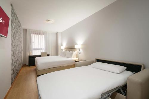 Habitación Triple del hotel Exe Convention Plaza Madrid. Foto 4