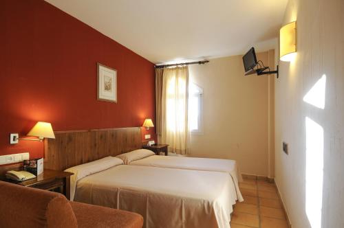 Habitación doble 3 camas individuales del hotel Ghm Monachil. Foto 1