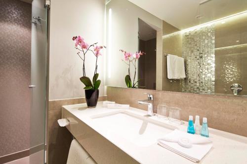 Habitación Doble Deluxe del hotel Steigenberger Am Kanzleramt. Foto 2
