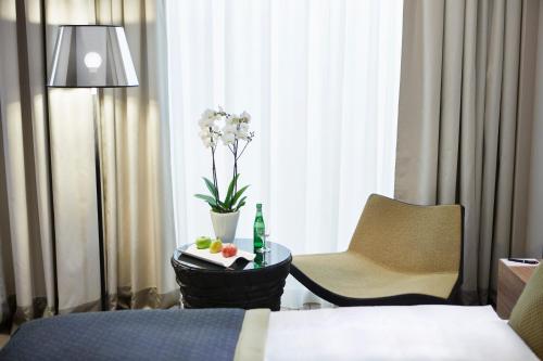 Habitación Doble Deluxe del hotel Steigenberger Am Kanzleramt. Foto 5