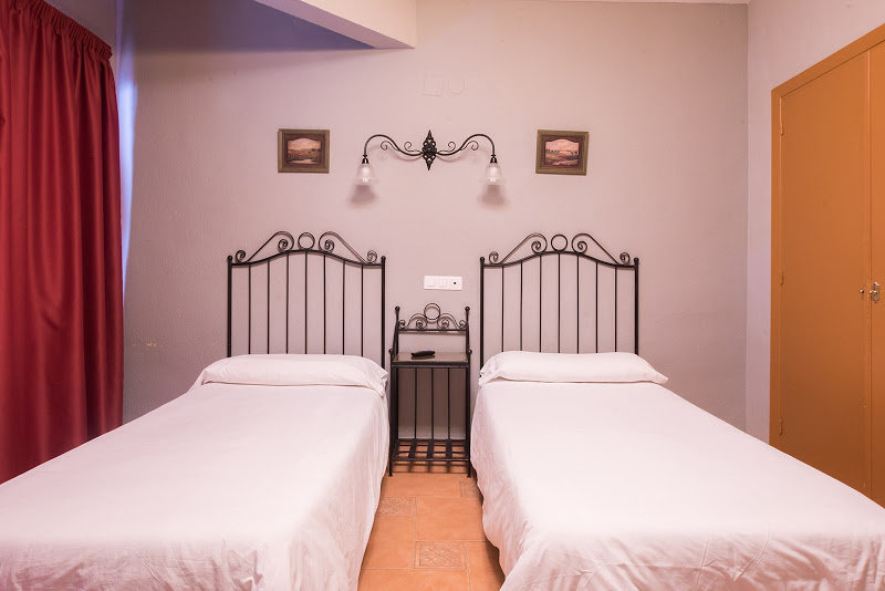 Habitación doble 2 camas del hotel Santa Cruz. Foto 1