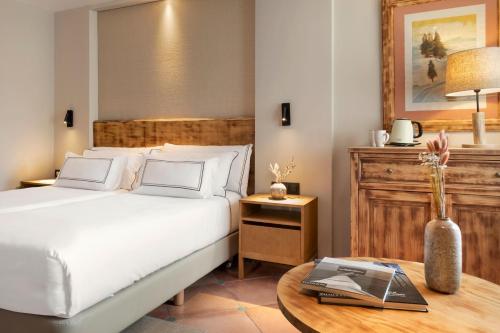 Habitación Deluxe con vistas a la montaña del hotel Melia Sol Y Nieve. Foto 1