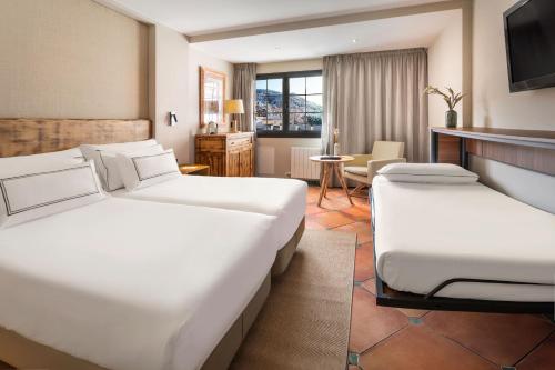 Habitación Deluxe con vistas a la montaña del hotel Melia Sol Y Nieve. Foto 3