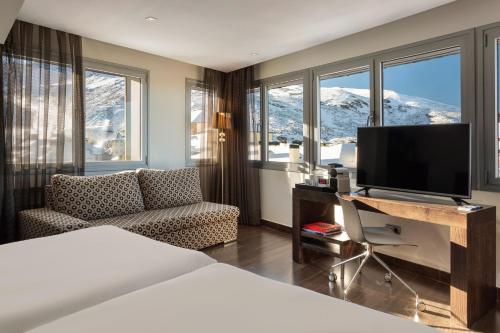 Habitación Deluxe The Level con vistas a la montaña del hotel Melia Sol Y Nieve. Foto 9