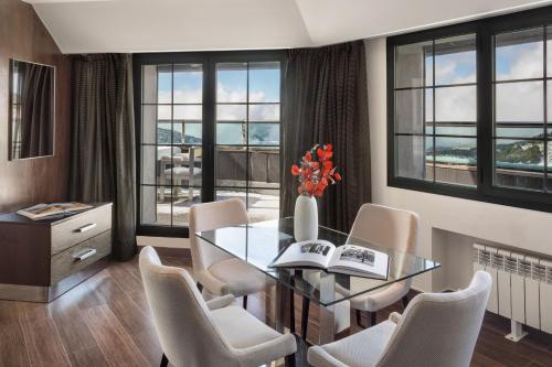 Suite The Level con terraza del hotel Melia Sol Y Nieve. Foto 2