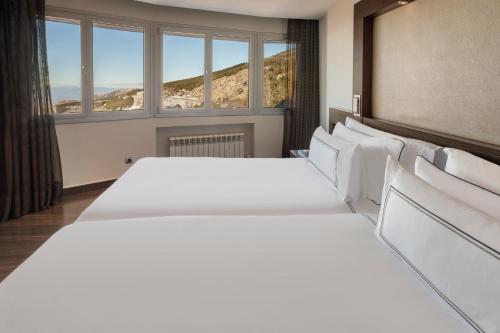 Habitación comunicada The Level con vistas a la montaña del hotel Melia Sol Y Nieve. Foto 3