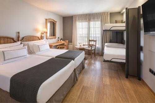 Habitación Familiar del hotel Melia Sierra Nevada. Foto 3