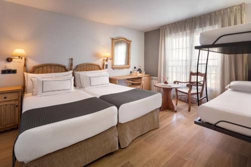 Habitación Familiar del hotel Melia Sierra Nevada. Foto 4