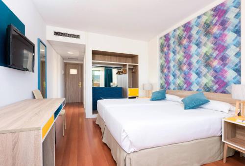 Habitación Estándar con balcón del hotel Guadalajara and Conference Center Affiliated By Meliá