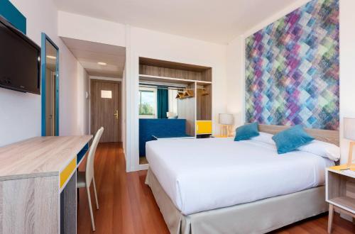 Habitación Estándar - Cama extragrande del hotel Guadalajara and Conference Center Affiliated By Meliá. Foto 2