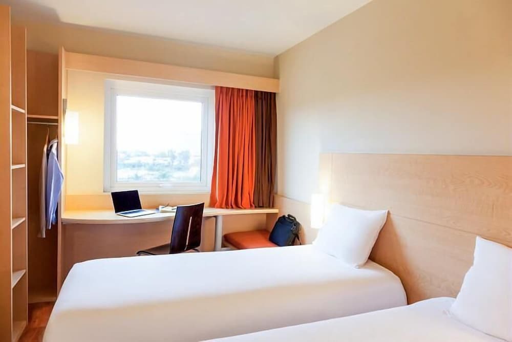 Habitación Standard con camas individuales del hotel Ibis San Luis Potosi. Foto 7