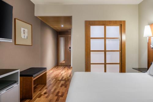 Habitación Estándar adaptada para personas con discapacidad - 1 cama extragrande del hotel Ac Guadalajara By Marriott, Spain