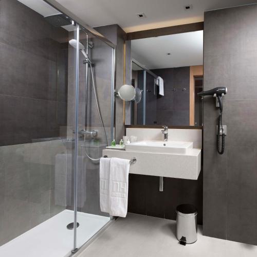Habitación Premium del hotel NH Collection San Sebastián Aránzazu. Foto 3