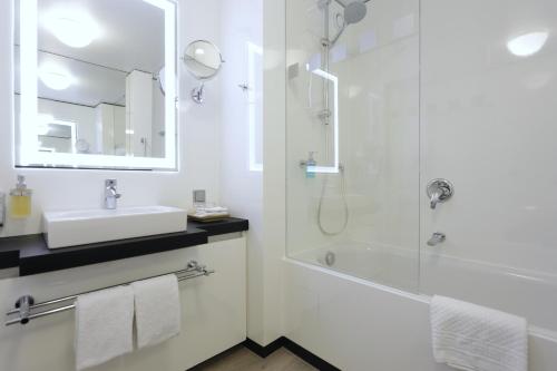 Estudio con cama extragrande del hotel Lindner Dusseldorf Airport, Part Of Jdv By Hyatt. Foto 15