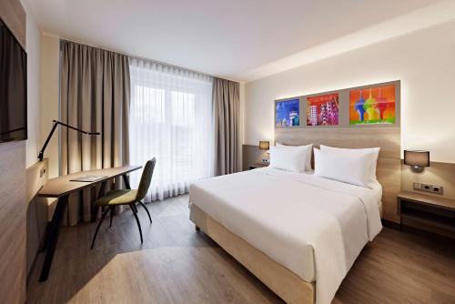 Habitación Deluxe - 1 cama grande del hotel Lindner Dusseldorf Airport, Part Of Jdv By Hyatt. Foto 9
