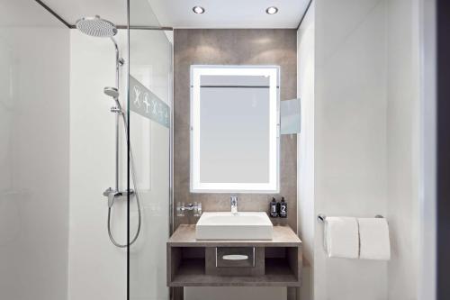 Habitación Deluxe - 1 cama grande del hotel Lindner Dusseldorf Airport, Part Of Jdv By Hyatt. Foto 21