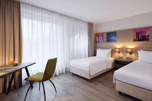 Habitación Doble Deluxe - 2 camas del hotel Lindner Dusseldorf Airport, Part Of Jdv By Hyatt. Foto 7