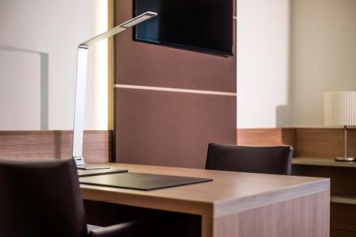 Estudio con cama extragrande del hotel Lindner Dusseldorf Airport, Part Of Jdv By Hyatt. Foto 8