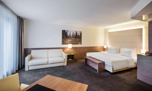 Suite Junior con sofá cama del hotel Lindner Dusseldorf Airport, Part Of Jdv By Hyatt. Foto 9