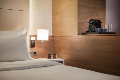 Suite Junior con sofá cama del hotel Lindner Dusseldorf Airport, Part Of Jdv By Hyatt. Foto 10