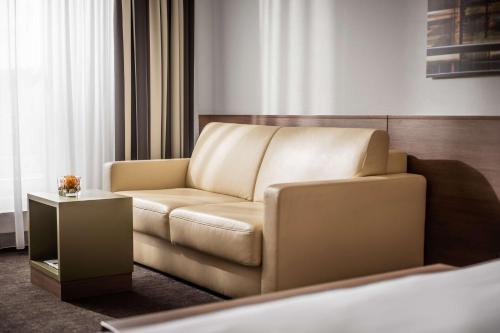 Suite Junior con sofá cama del hotel Lindner Dusseldorf Airport, Part Of Jdv By Hyatt. Foto 12