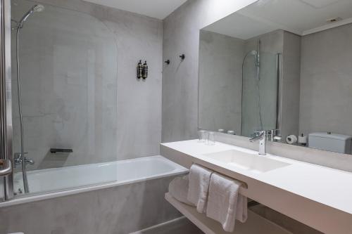Habitación Deluxe del hotel Eurostars Amara. Foto 4