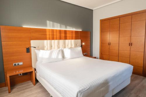 Habitación Deluxe del hotel Eurostars Amara. Foto 8