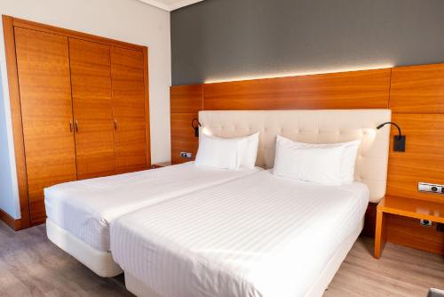 Habitación Doble Deluxe con balcón del hotel Eurostars Amara. Foto 1