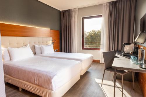 Habitación Doble Deluxe con balcón del hotel Eurostars Amara. Foto 3