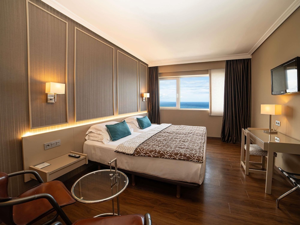 Habitación Standard, vistas al mar del hotel Mercure San Sebastián Monte Igueldo. Foto 6