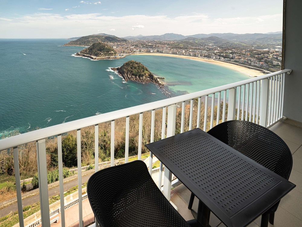 Habitación Privilege, vistas a la bahía del hotel Mercure San Sebastián Monte Igueldo. Foto 4