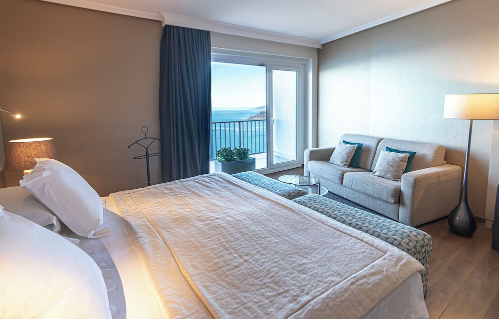 Habitación Privilege Premium, vistas al mar y a la bahía del hotel Mercure San Sebastián Monte Igueldo. Foto 1