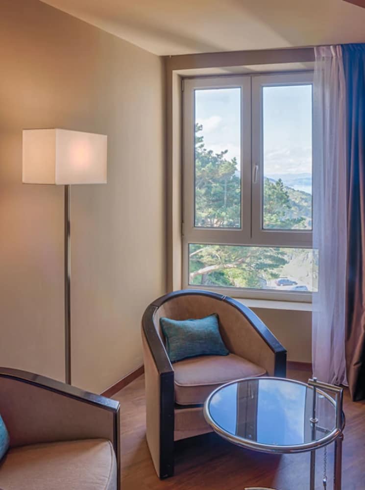 Habitación Standard, vistas a la montaña del hotel Mercure San Sebastián Monte Igueldo. Foto 6