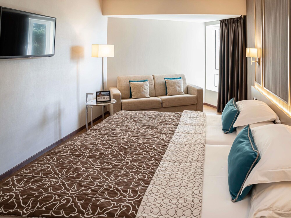Habitación Standard Triple con vistas a la montaña del hotel Mercure San Sebastián Monte Igueldo. Foto 4