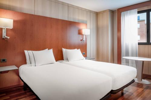 Habitación Doble Estándar con vistas a la ciudad - 2 camas del hotel Ac Huelva By Marriott