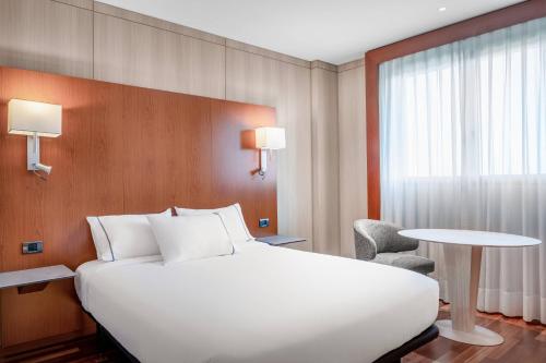 Habitación Estándar Plus con vistas a la ciudad - Cama grande del hotel Ac Huelva By Marriott