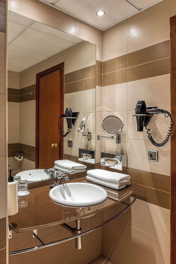 Habitación doble superior del hotel Senator Huelva. Foto 4