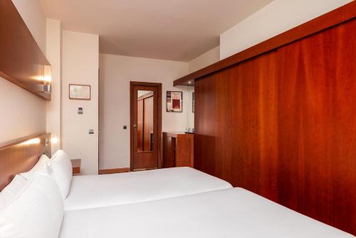 Habitación doble 2 Camas individuales del hotel Senator Huelva. Foto 1