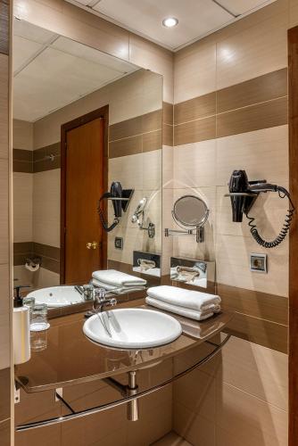 Habitación Doble Superior del hotel Senator Huelva. Foto 4