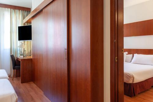 2 Habitaciones Dobles comunicadas del hotel Senator Huelva. Foto 4