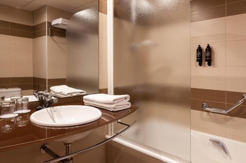 2 Habitaciones Dobles comunicadas del hotel Senator Huelva. Foto 5